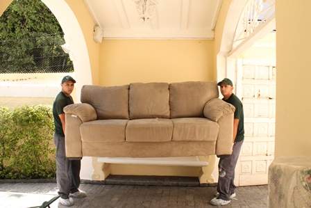 Doação de móveis usados com coleta da Ecoassist na sua casa