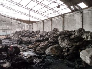 antes e depois da coleta de +300 toneladas de resíduos coletados em menos de 3 dias de operação para o descarte ecológico do resíduo de sinistro