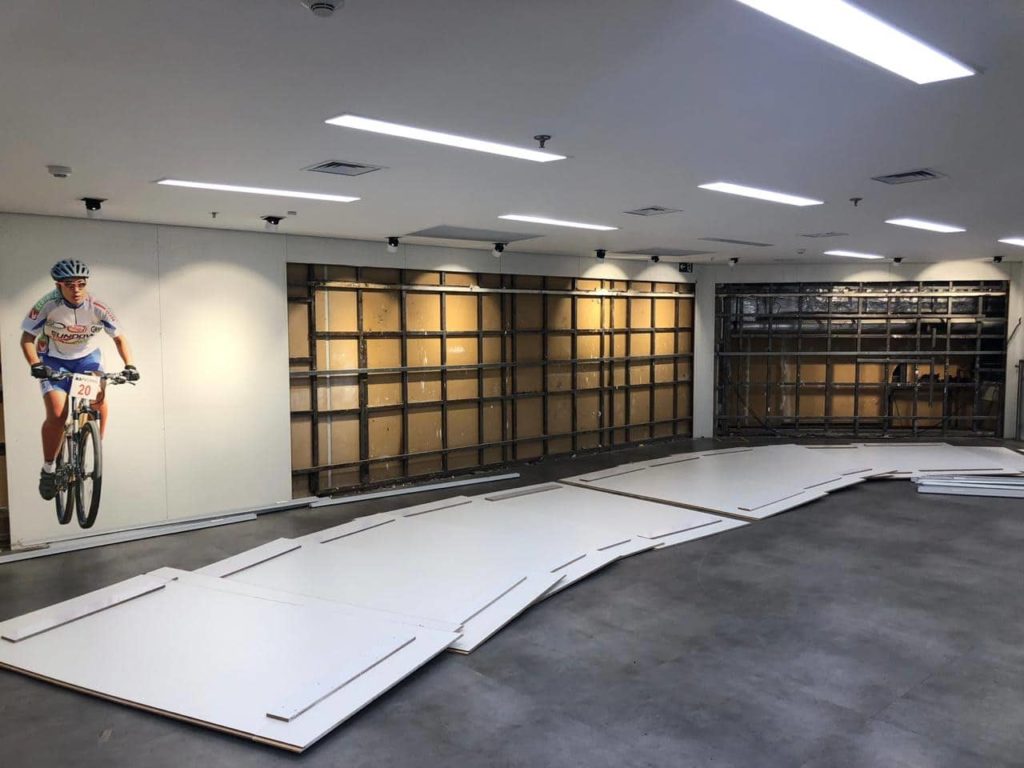 ação de merchandising desmontada pela equipe Ecoassist no processo de logística reversa